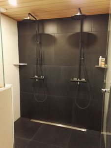 Isoa laattaa. Lattiakaivo Unidrain